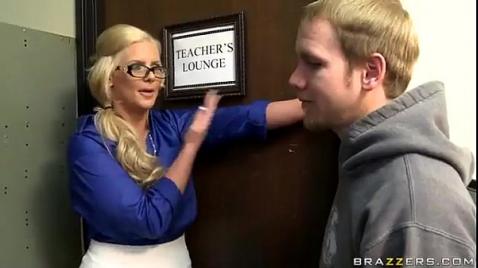 Учительница трахается в сраку