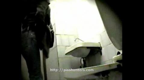 Скрытая камера в женском туалете